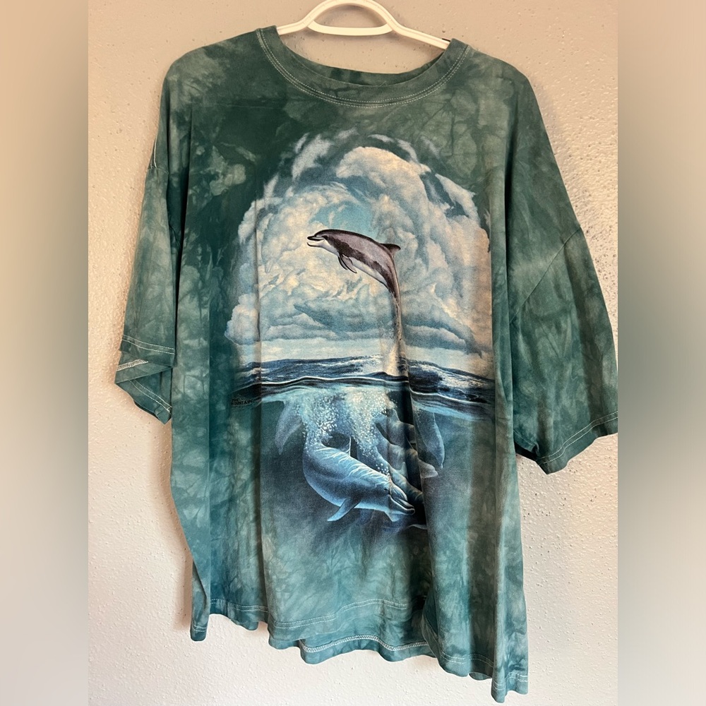 Vintage The Mountain Tee 🐬